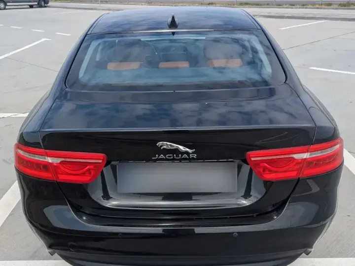 Jaguar XE 2.0 Prestige