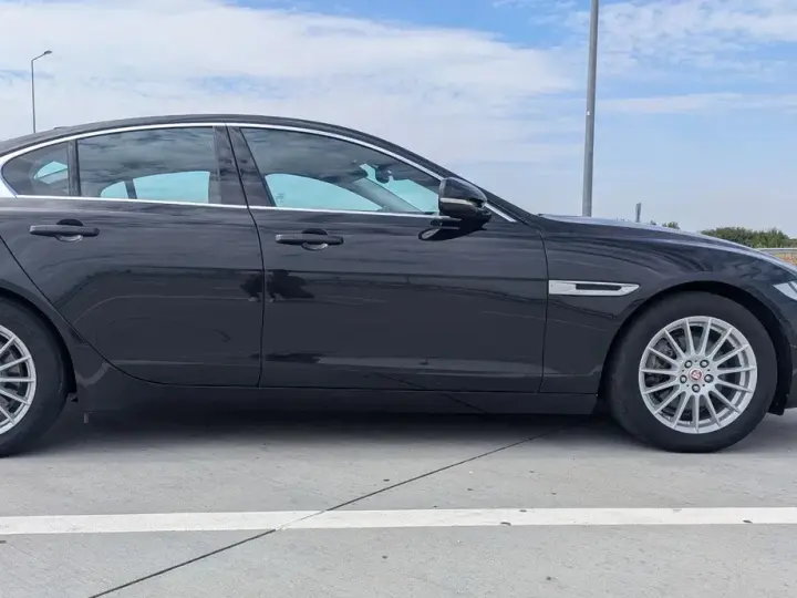 Jaguar XE 2.0 Prestige
