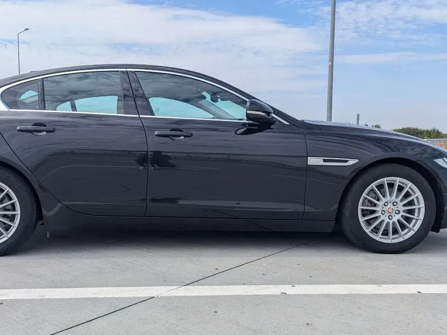 Jaguar XE 2.0 Prestige — imagine 4