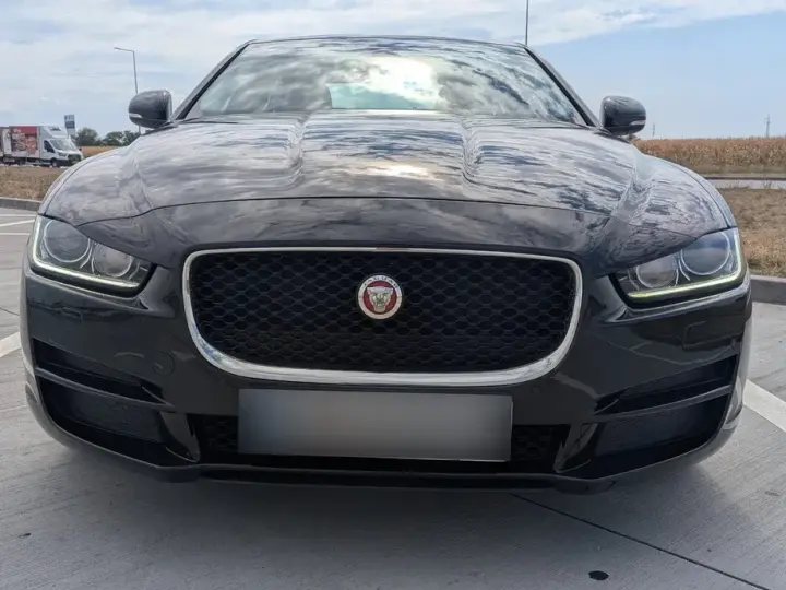 Jaguar XE 2.0 Prestige
