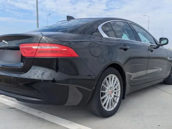 Jaguar XE 2.0 Prestige