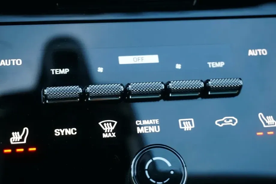 Porsche Cayenne Coupe E-Hybrid — imagine 10