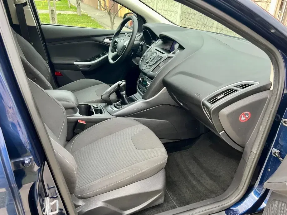 Ford Focus — imagine 8