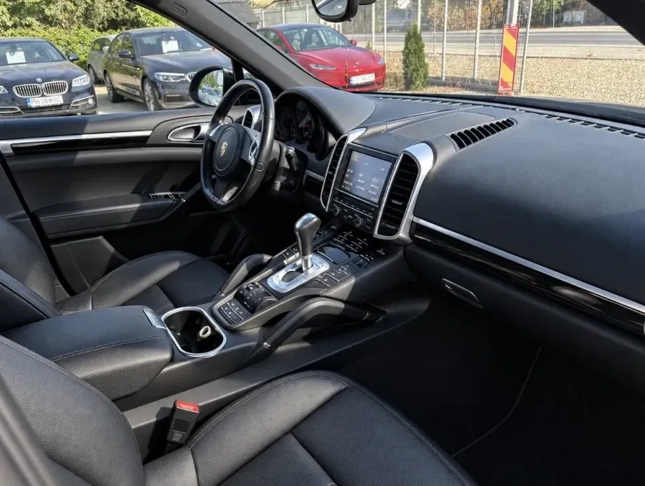 Porsche Cayenne 3.0 L V6 — imagine 7