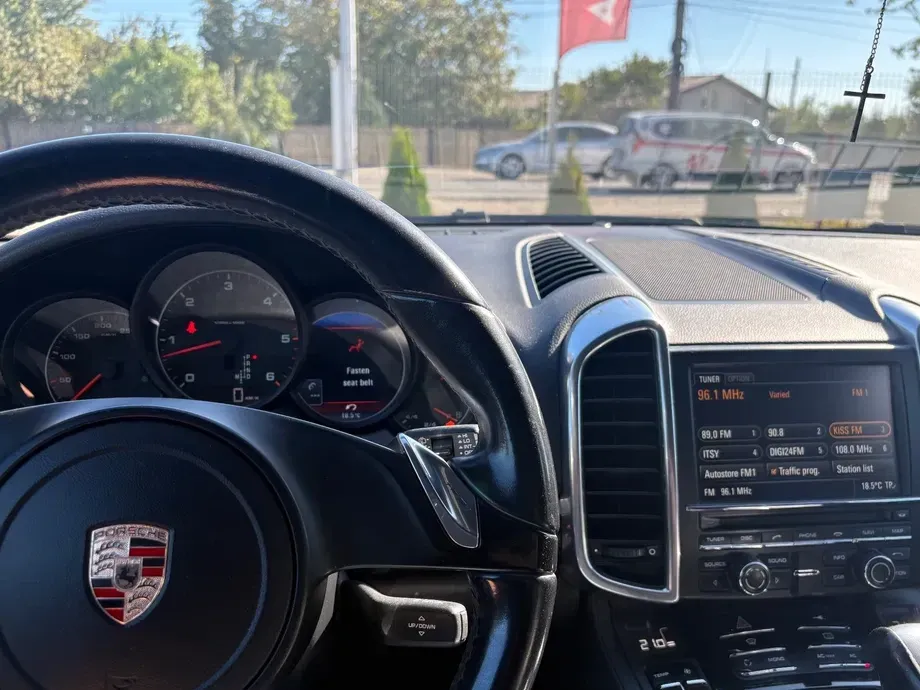 Porsche Cayenne 3.0 L V6 — imagine 10