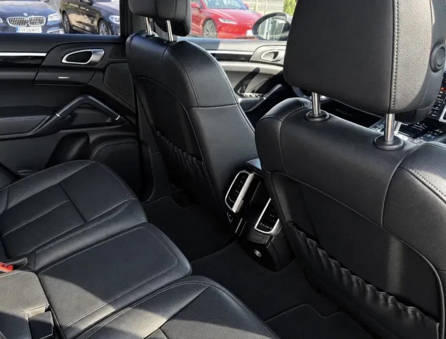 Porsche Cayenne 3.0 L V6 — imagine 8