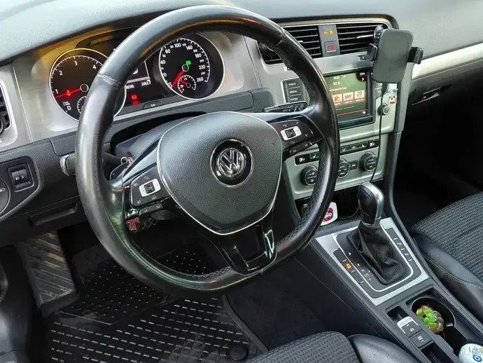 Volkswagen Golf VII