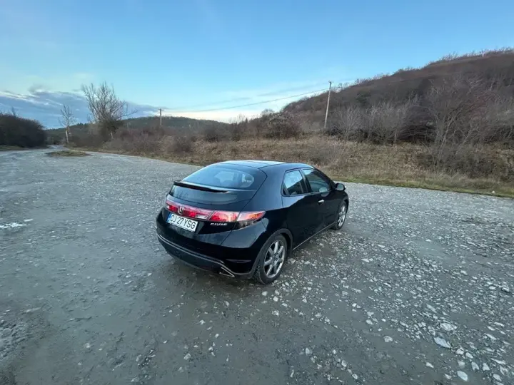 Honda Civic VIII 1.8i-VTEC Type S