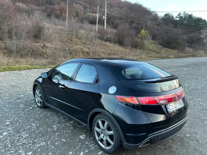Honda Civic VIII 1.8i-VTEC Type S