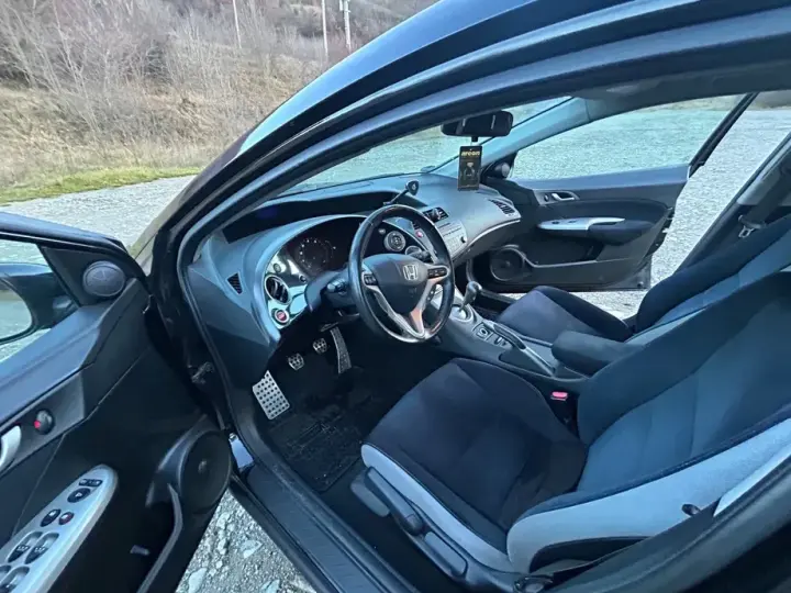 Honda Civic VIII 1.8i-VTEC Type S