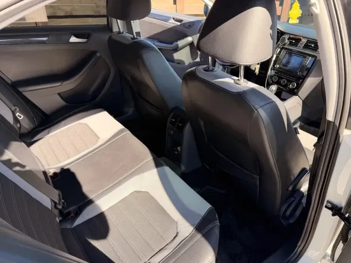 Volkswagen Jetta A6 2.0 TDI DSG Highline