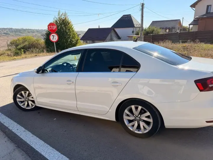Volkswagen Jetta A6 2.0 TDI DSG Highline