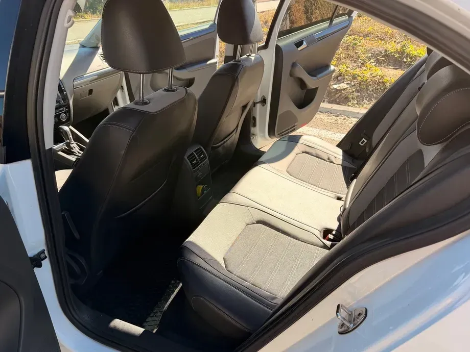 Volkswagen Jetta A6 2.0 TDI DSG Highline — imagine 7