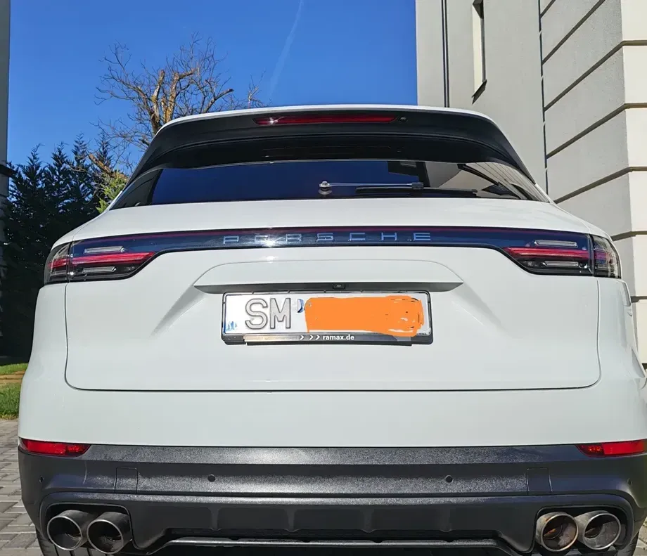 Porsche Cayenne — imagine 3