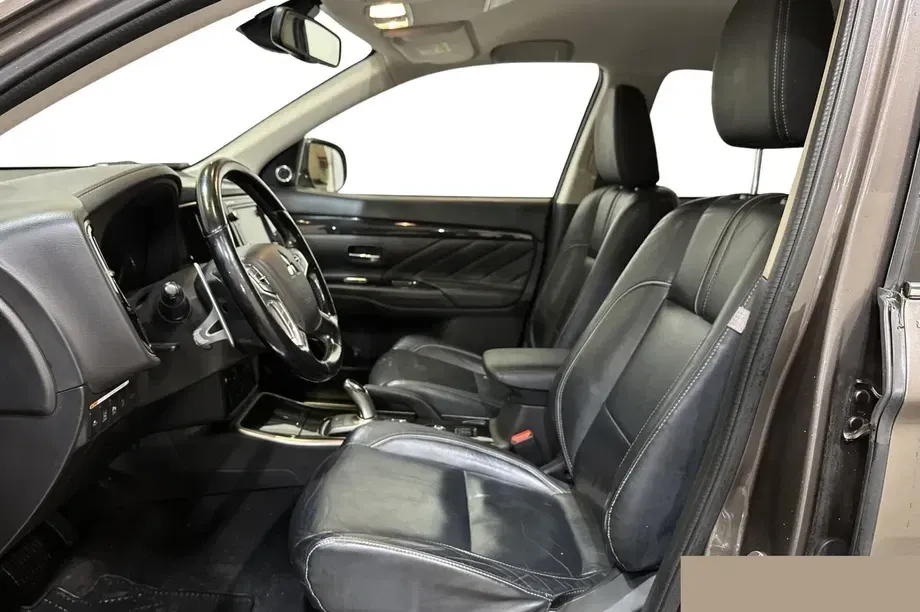 Mitsubishi Outlander — imagine 3