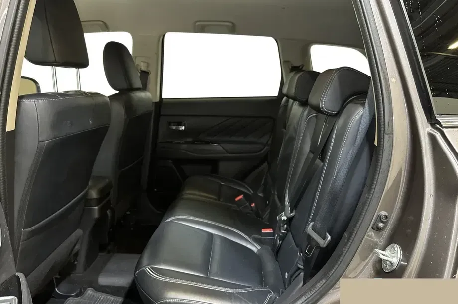 Mitsubishi Outlander — imagine 4