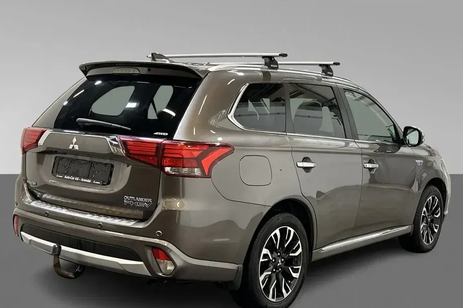 Mitsubishi Outlander — imagine 2