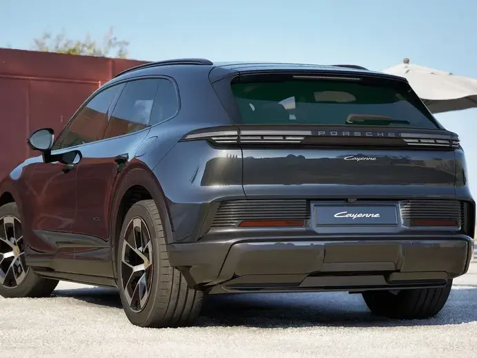 Porsche Cayenne 113 kWh