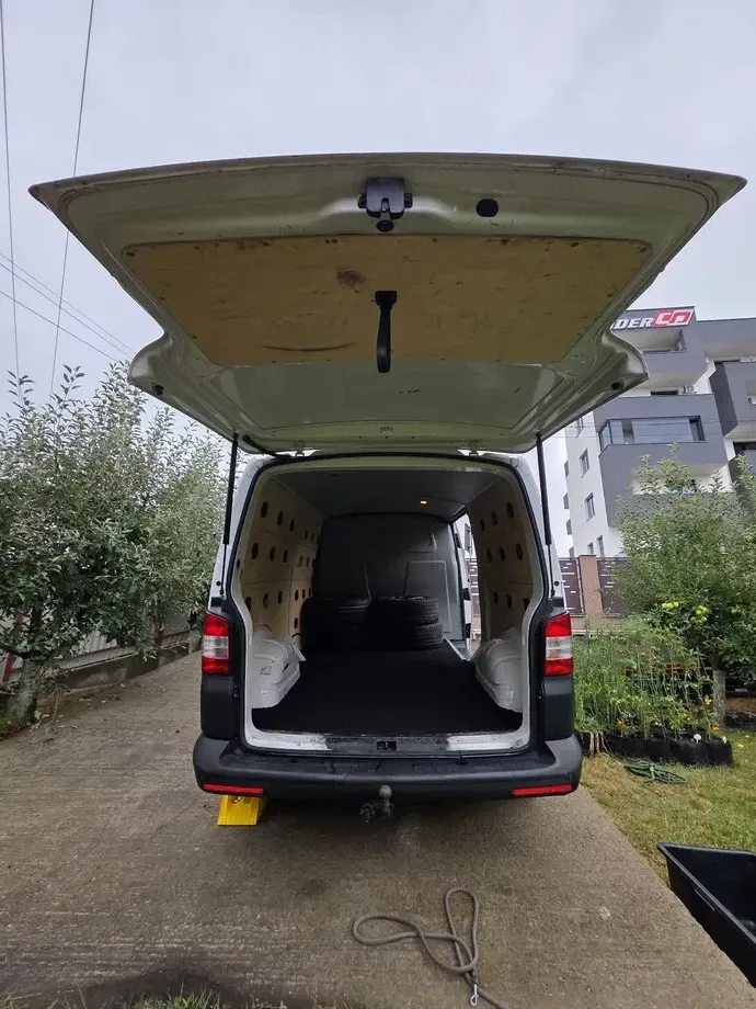 Volkswagen Transporter — imagine 10