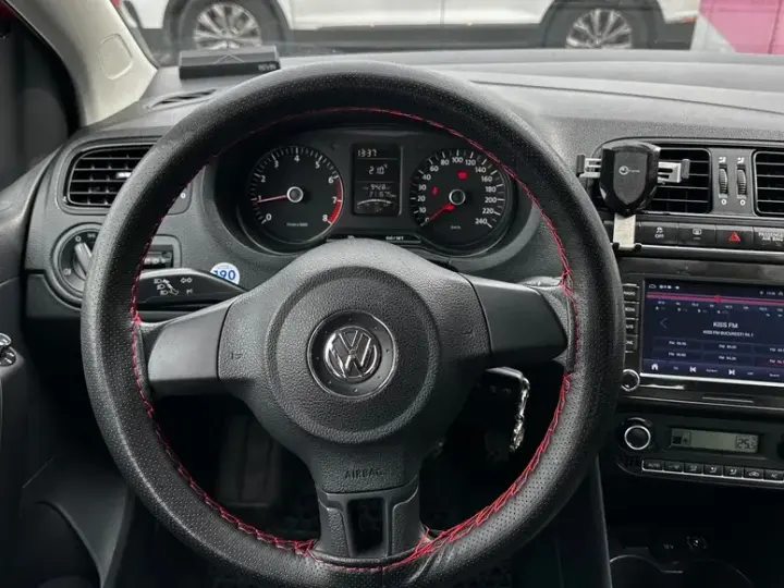 Volkswagen Polo V