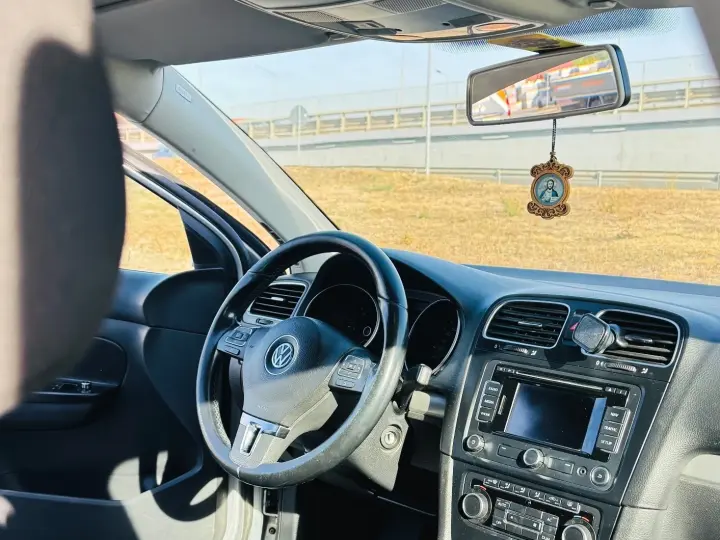 Volkswagen Golf VI