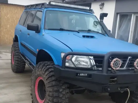 Nissan Patrol V