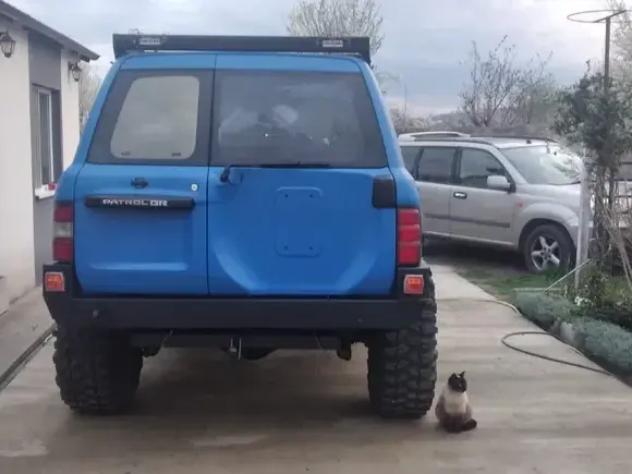 Nissan Patrol V