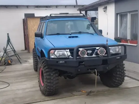Nissan Patrol V