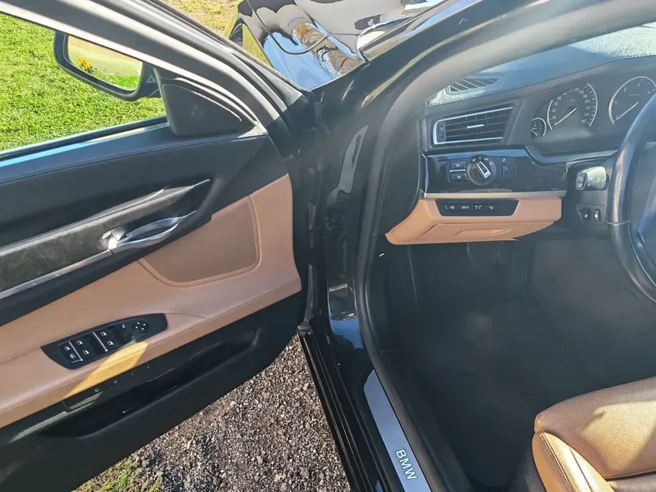 BMW Seria 7 F01/F02 — imagine 5