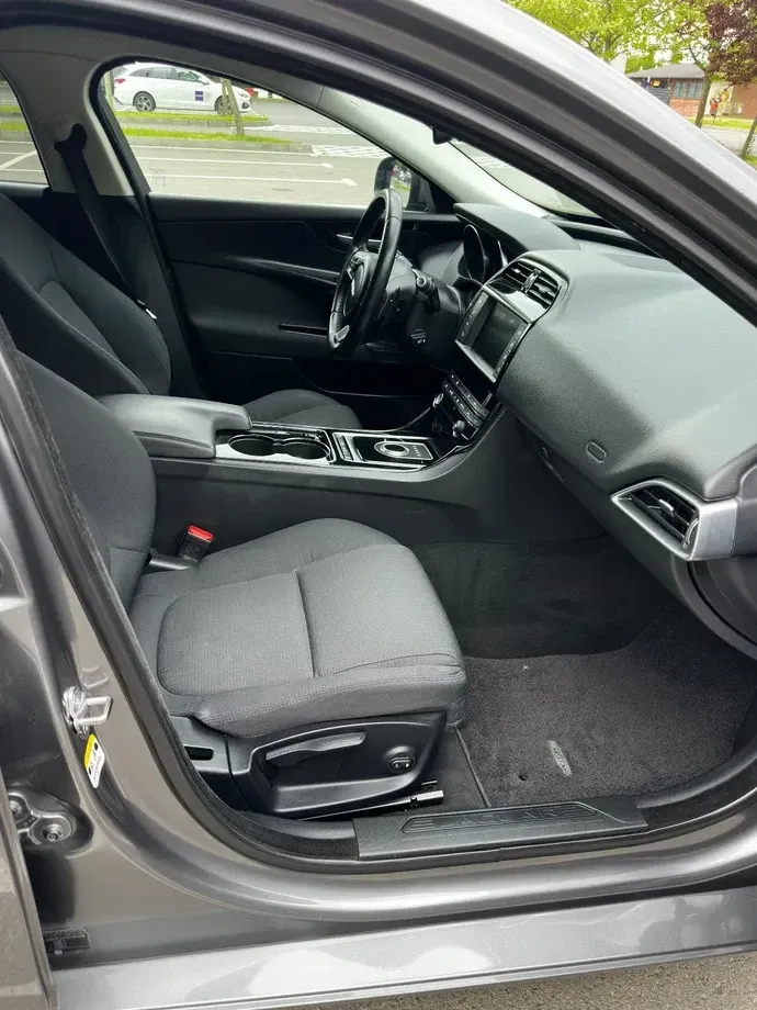 Jaguar XE — imagine 9