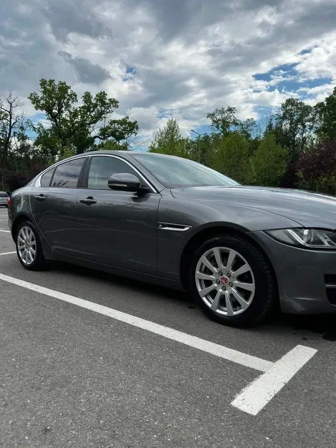 Jaguar XE — imagine 2