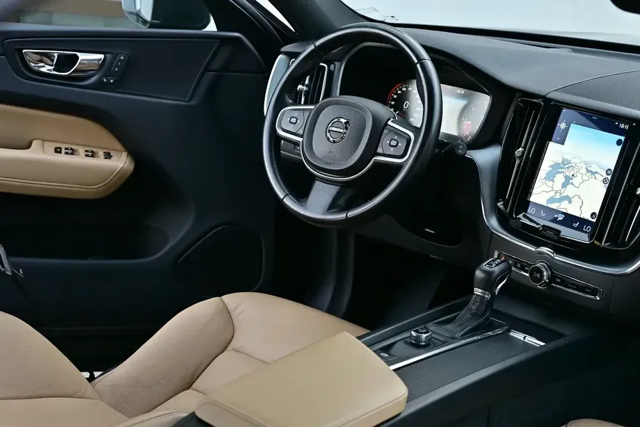Volvo XC 60 II D4 AWD Geartronic Momentum — imagine 8