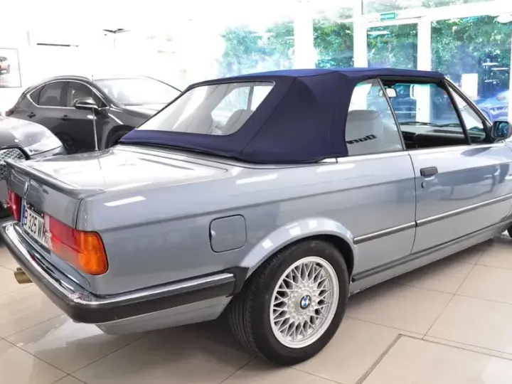 BMW Seria 3 E30