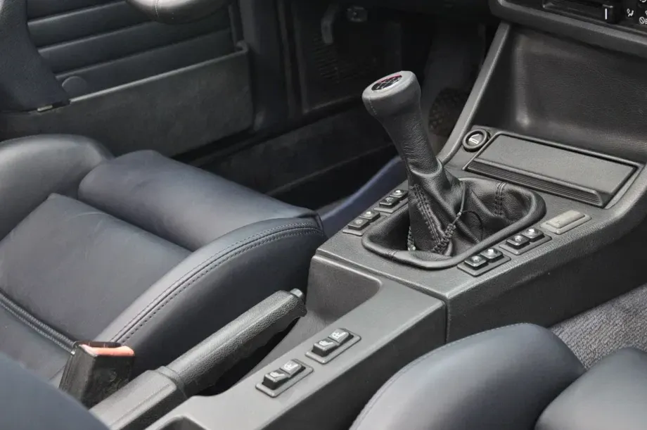 BMW Seria 3 E30 — imagine 10