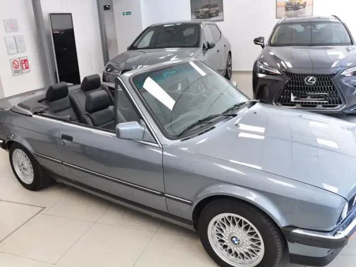 BMW Seria 3 E30