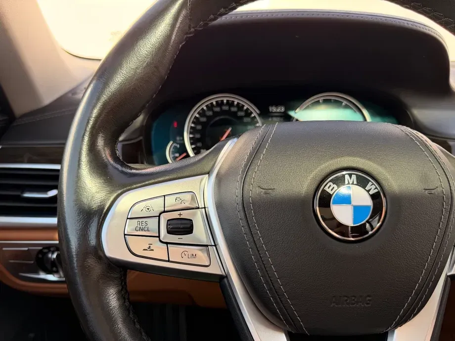 BMW Seria 7 750Ld xDrive — imagine 7