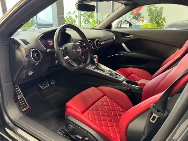 Audi TT S 8S TFSI quattro tronic