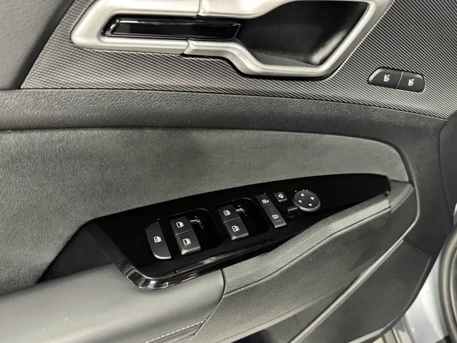 Kia Sportage V 1.6 T-GDI PHEV 6AT 4x4 GT Line — imagine 8