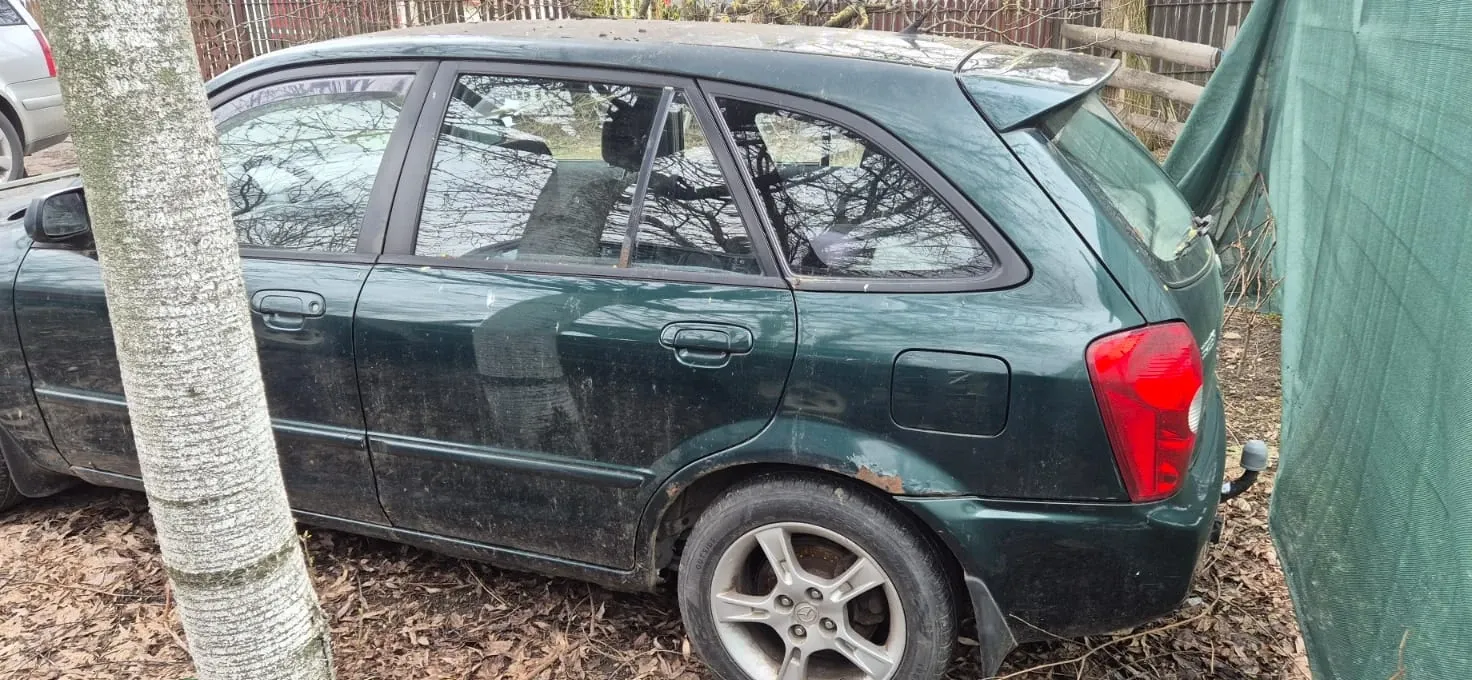 Mazda 323 — imagine 9