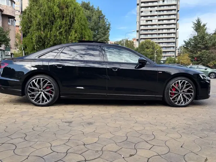 Audi A8