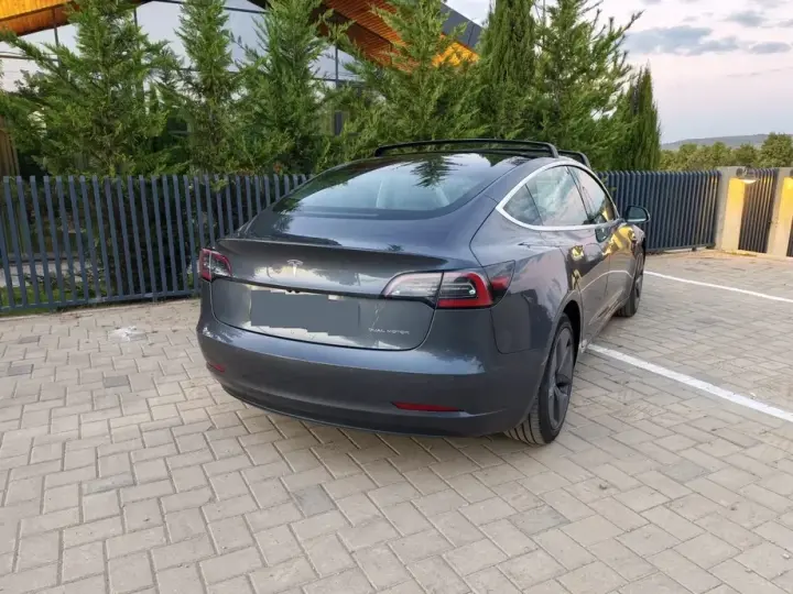 Tesla Model 3 Langstreckenbatterie Allradantrieb Dual Motor