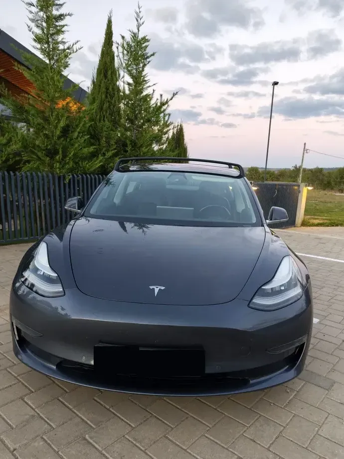 Tesla Model 3 Langstreckenbatterie Allradantrieb Dual Motor — imagine 8