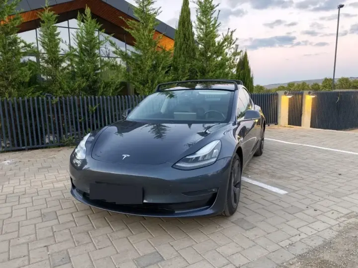 Tesla Model 3 Langstreckenbatterie Allradantrieb Dual Motor