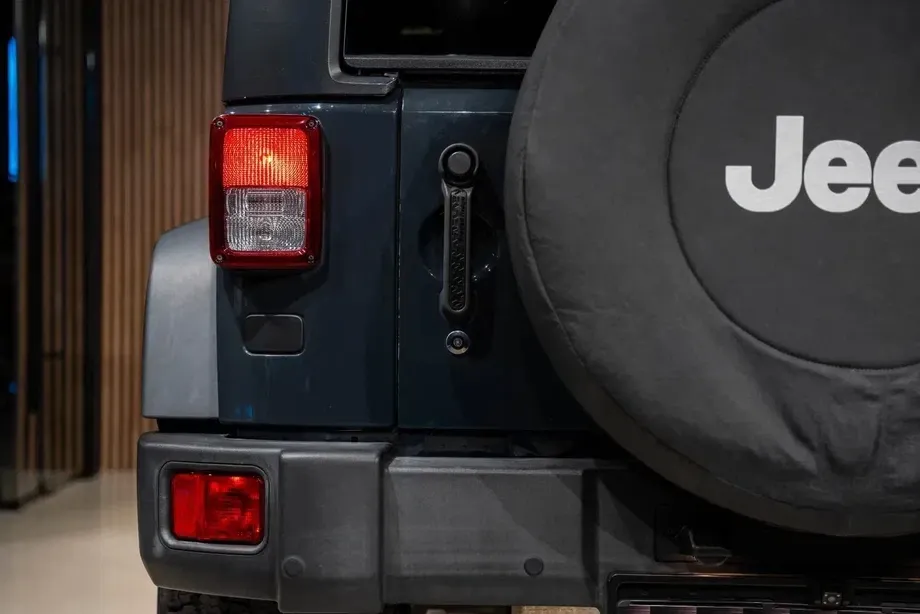 Jeep Wrangler — imagine 10