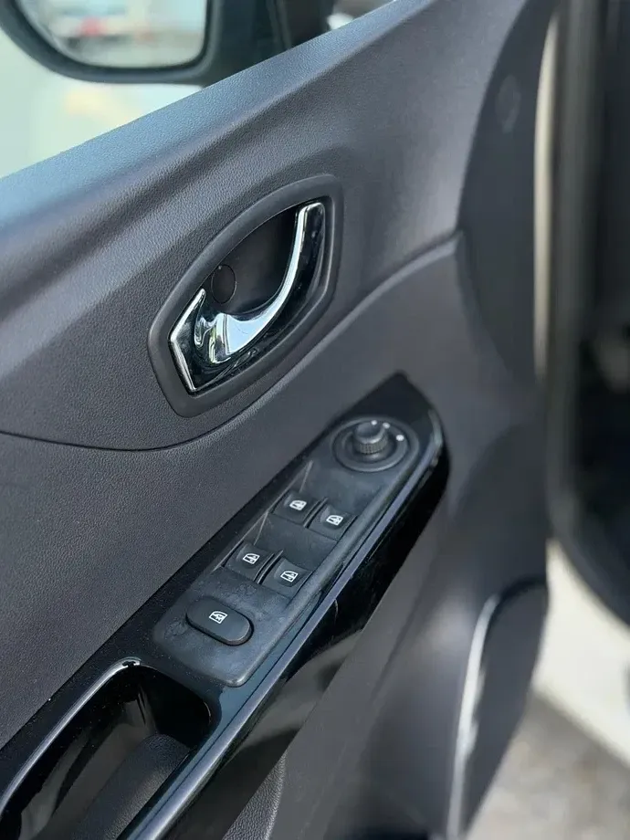 Renault Captur I TCe 90 LIMITED — imagine 9