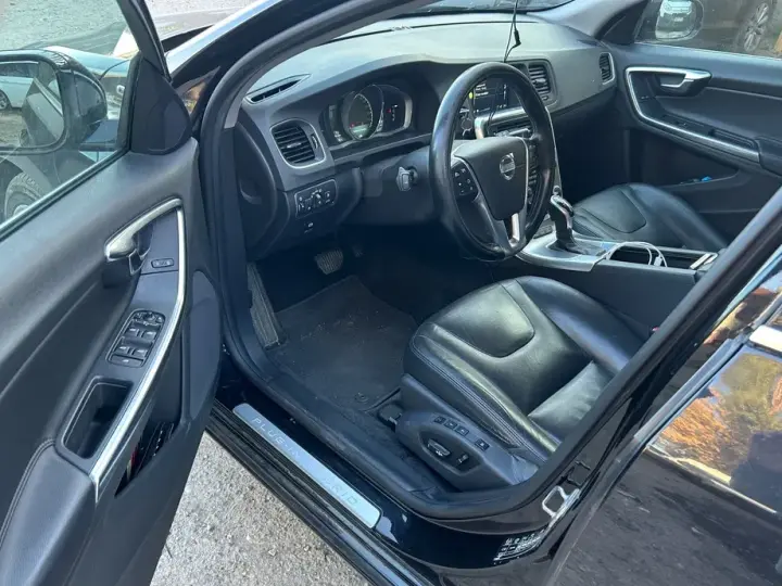 Volvo V60 I