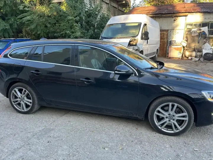 Volvo V60 I