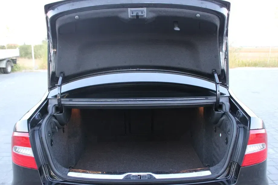 Škoda Superb II 2.0 TDI Elegance DSG — imagine 8