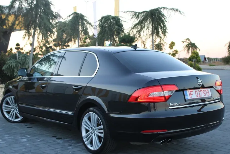 Škoda Superb II 2.0 TDI Elegance DSG — imagine 4