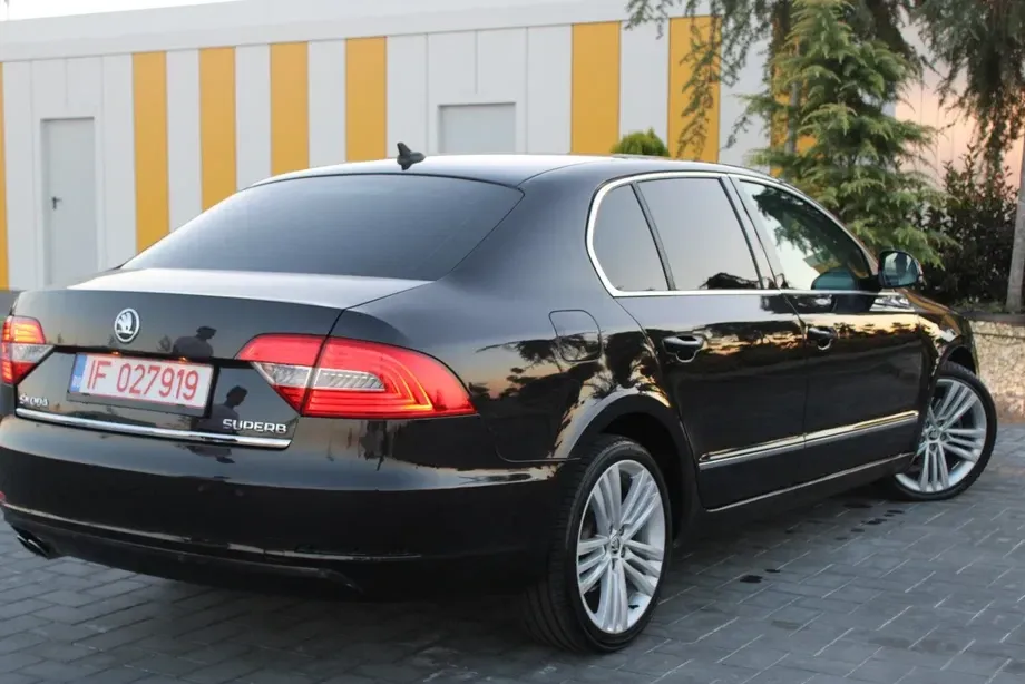 Škoda Superb II 2.0 TDI Elegance DSG — imagine 5